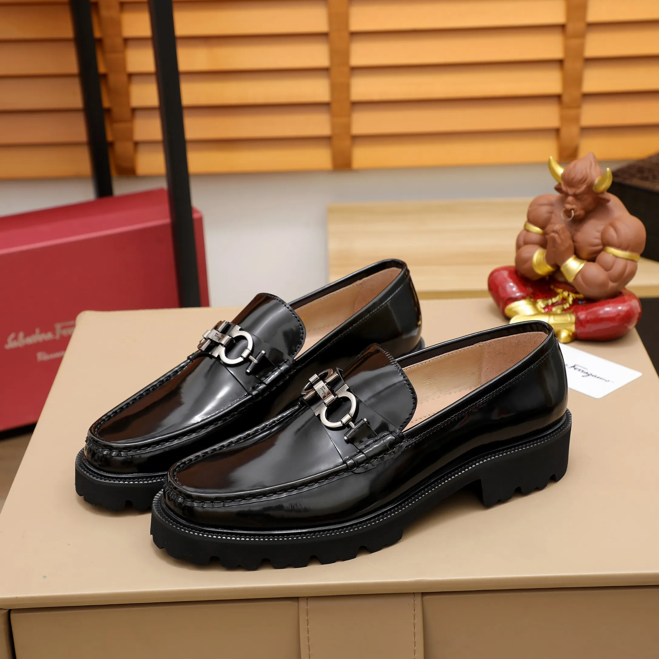 Men's shoes 💰500 🕷🕷🐂【Ferragamo】 Popular fashionable casual shoes🇨🇳Official website counter 1:1 production, original mold opening💯Good quality visible, imported high-end first-layer waxed calfskin, water-dyed🐂leather lining🌿very clear texture, high-quality waterproof, non-slip and wear-resistant outsole🎋high quality and low price, truly handmade🍓black color available! Code number 38-45……
